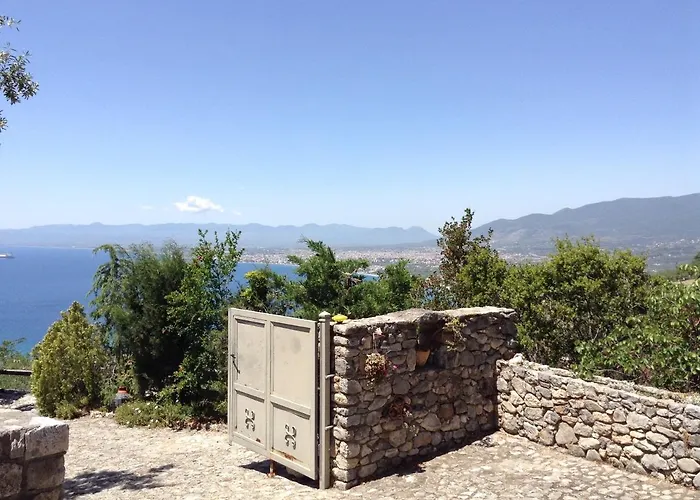 Unique View Apartamento Calamata